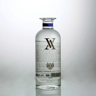 Botellas redondas de Boston de boca ancha de pulverización coloreadas personalizadas, botella de vidrio de licor de ron, tequila, vodka, 750ml